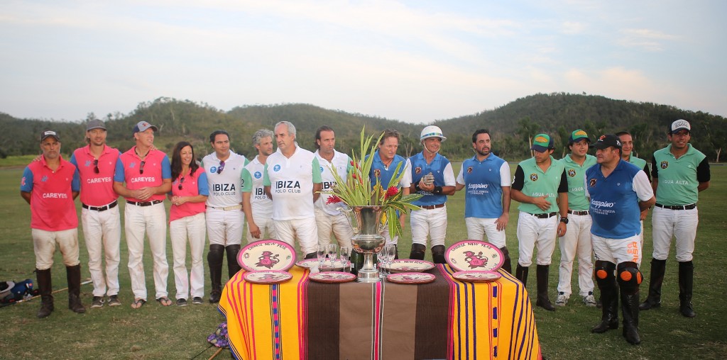 All players at the trophy presentation for the Chinese New Year – Team Careyes – Nico Millan, Chris, Will and Katie Falk, Team Ibiza, Erick Cornejo, Jesus Solorzano, Luis Olazabal and Gabriel Inglesias, Team Scappino-Princepe di Venezia – Giorgio Brignone, Ernesto Trotz and Diego Aguilar and Agua Alta team Manuel Matos Gil, Diego Gonzalez, Alberico Ardissone and Luis Perez – with Guillermo Seta, President of the Mexican Federation, from the Scappino team. 