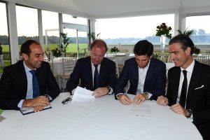 Oscar Nieto (SMPC), Luis Estrada (SMPC), Alfredo Vargas (Lechuza Caracas RD) and Rafael Vargas (Casa de Campo) during the signature of the agreement.